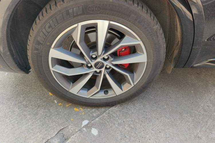 Used Audi Q5L 2025 40 TFSI Luxury Dynamic Edition Right Front Wheel Hub