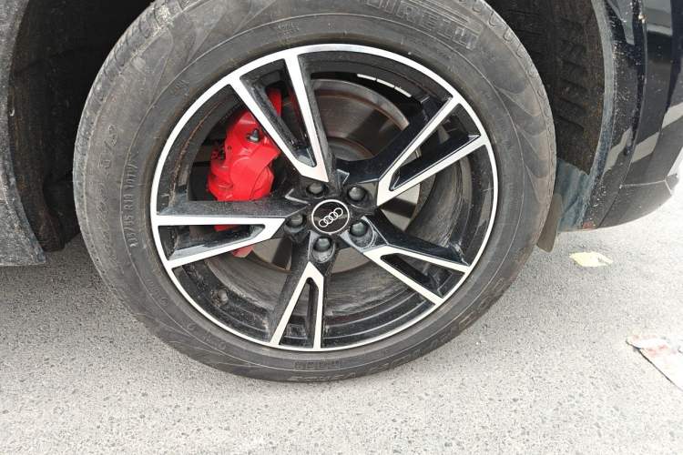 Used Audi Q5L 2025 quattro 45th Anniversary Edition 40 TFSI Sporty and Dynamic Model Right Front Wheel Hub