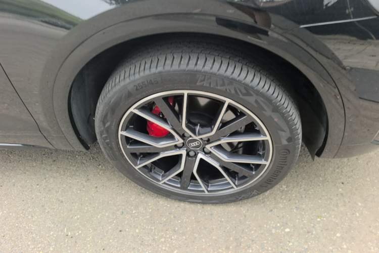 Used Audi Q5L 2025 quattro 45th Anniversary Edition 45 TFSI Luxury Dynamic Model Right Front Wheel Hub