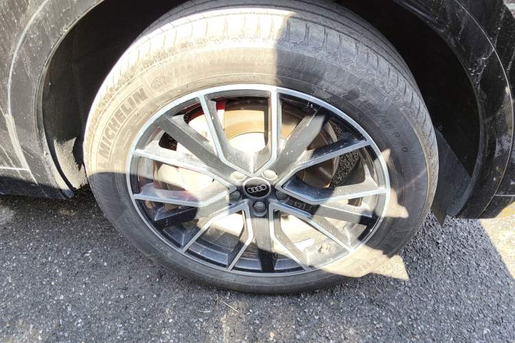 Used Audi Q5L 2025 40 TFSI Luxury Dynamic Edition Right Front Wheel Hub