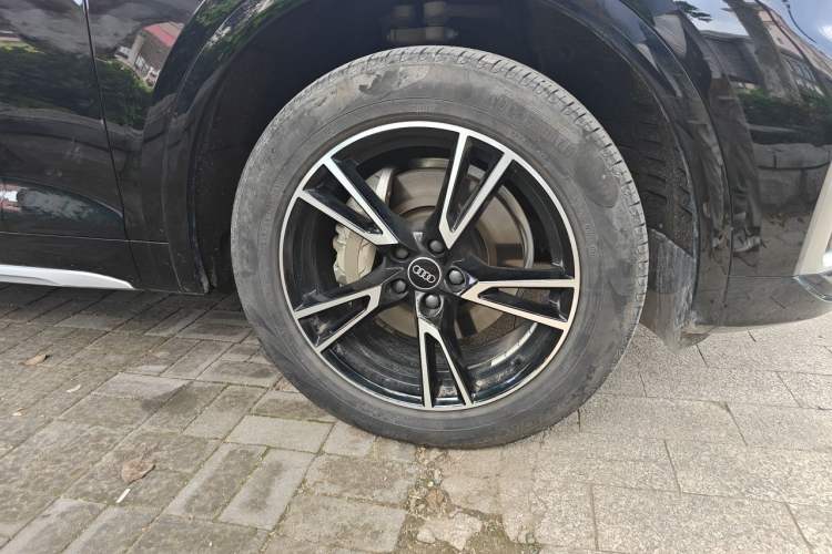 Used Audi Q5L 2025 quattro 45th Anniversary Edition 40 TFSI Sporty and Dynamic Model Right Front Wheel Hub