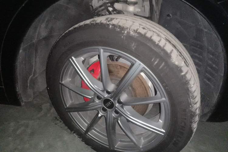 Used Audi Q5L 2025 quattro 45th Anniversary Edition 40 TFSI Luxury Dynamic Model Right Front Wheel Hub