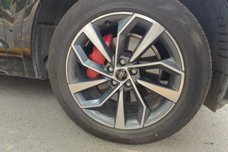 Used Audi Q5L 2025 40 TFSI Luxury Dynamic Edition Right Front Wheel Hub