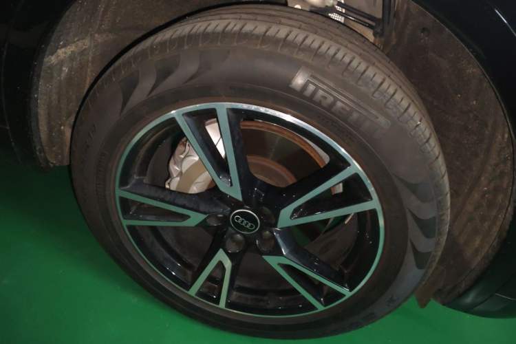 Used Audi Q5L 2025 40 TFSI Fashionable and Dynamic Edition Right Front Wheel Hub