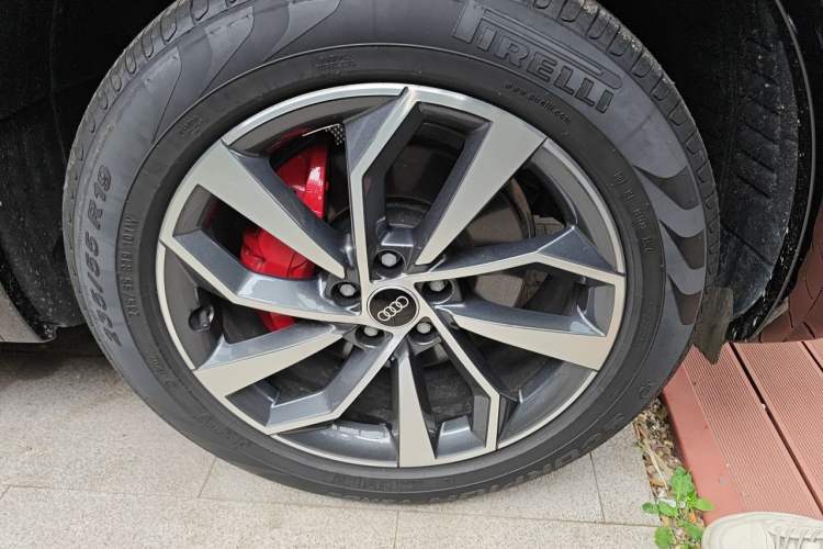 Used Audi Q5L 2025 40 TFSI Luxury Dynamic Edition Right Front Wheel Hub
