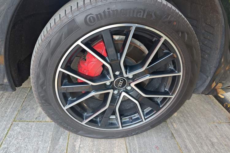 Used Audi Q5L 2025 quattro 45th Anniversary Edition 45 TFSI Luxury Dynamic Model Right Front Wheel Hub