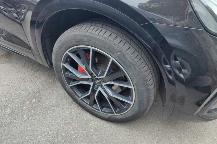 Used Audi Q5L 2025 40 TFSI Luxury Dynamic Edition Right Front Wheel Hub