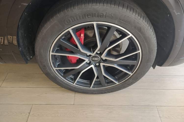 Used Audi Q5L 2025 quattro 45th Anniversary Edition 45 TFSI Luxury Dynamic Model Right Front Wheel Hub