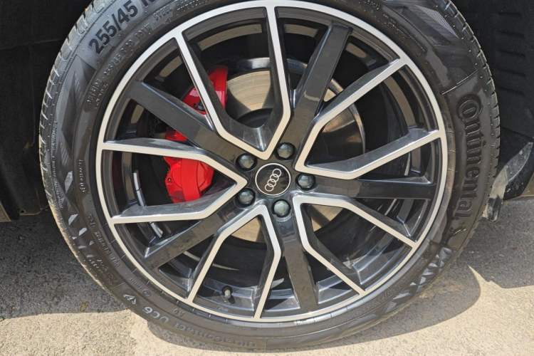 Used Audi Q5L 2025 45 TFSI Luxury Dynamic Edition Right Front Wheel Hub