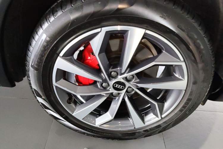 Used Audi Q5L 2025 40 TFSI Luxury Dynamic Edition Right Front Wheel Hub