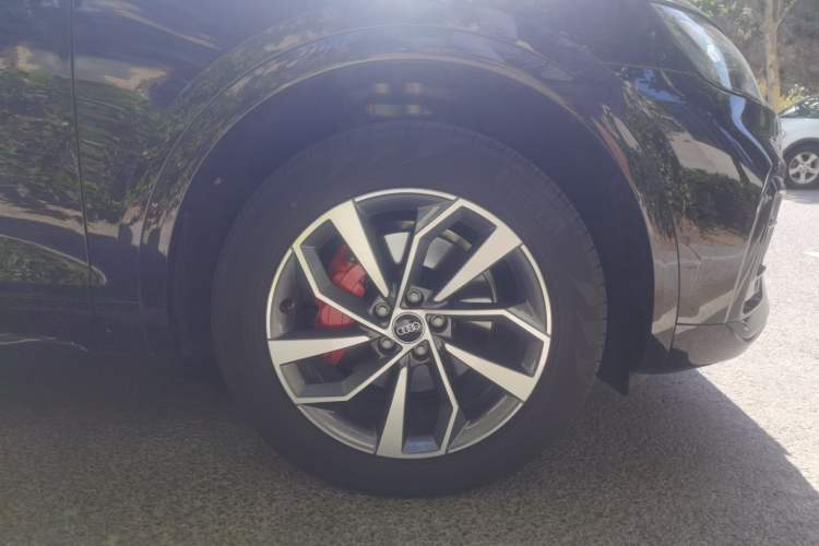 Used Audi Q5L 2025 40 TFSI Luxury Dynamic Edition Right Front Wheel Hub
