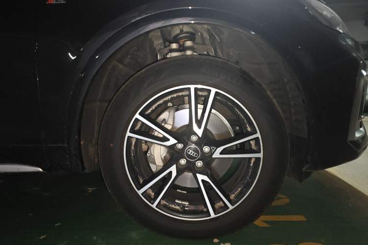 Used Audi Q5L 2025 quattro 45th Anniversary Edition 40 TFSI Sporty and Dynamic Model Right Front Wheel Hub