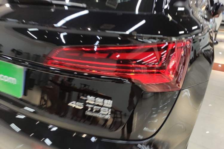 Used Audi Q5L 2025 quattro 45th Anniversary Edition 45 TFSI Luxury Dynamic Model Right Rear Taillight