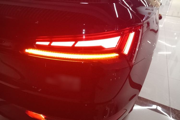 Used Audi Q5L 2025 40 TFSI Luxury Dynamic Edition Right Rear Taillight