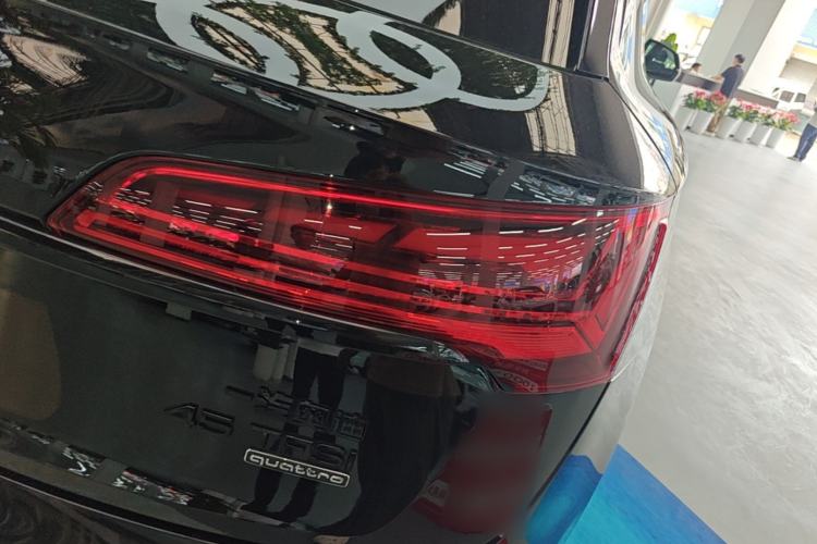 Used Audi Q5L 2025 45 TFSI Prestige Dynamic Edition Right Rear Taillight