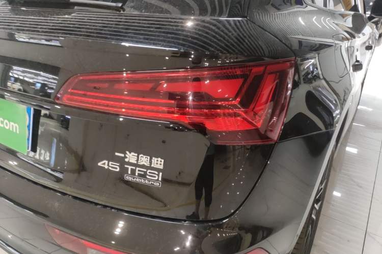 Used Audi Q5L 2025 quattro 45th Anniversary Edition 45 TFSI Luxury Dynamic Model Right Rear Taillight