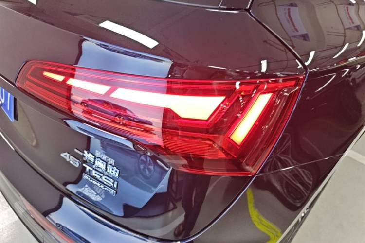 Used Audi Q5L 2025 quattro 45th Anniversary Edition 45 TFSI Luxury Dynamic Model Right Rear Taillight