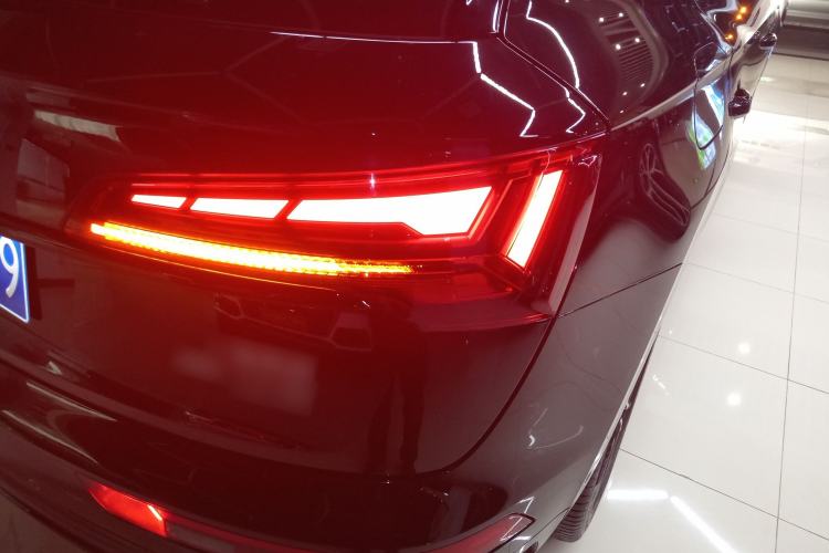 Used Audi Q5L 2025 quattro 45th Anniversary Edition 45 TFSI Luxury Dynamic Model Right Rear Taillight