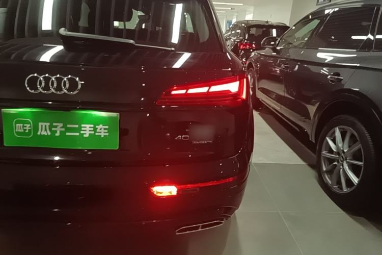 Used Audi Q5L 2025 quattro 45th Anniversary Edition 40 TFSI Luxury Dynamic Model Right Rear Taillight