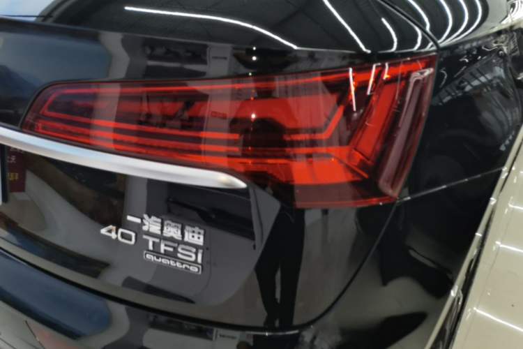 Used Audi Q5L 2025 quattro 45th Anniversary Edition 40 TFSI Sporty and Dynamic Model Right Rear Taillight