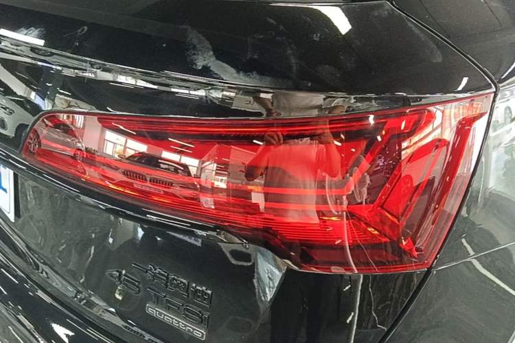 Used Audi Q5L 2025 40 TFSI Luxury Dynamic Edition Right Rear Taillight