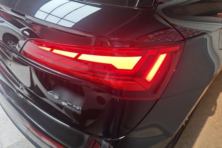 Used Audi Q5L 2025 45 TFSI Luxury Dynamic Edition Right Rear Taillight