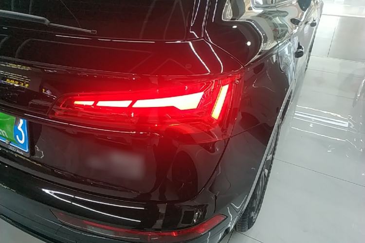 Used Audi Q5L 2025 quattro 45th Anniversary Edition 40 TFSI Luxury Dynamic Model Right Rear Taillight