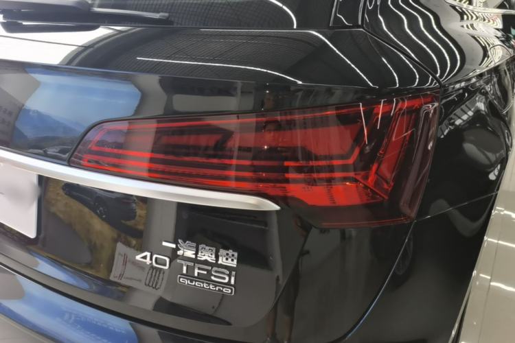 Used Audi Q5L 2025 quattro 45th Anniversary Edition 40 TFSI Sporty and Dynamic Model Right Rear Taillight