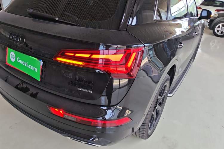 Used Audi Q5L 2025 quattro 45th Anniversary Edition 45 TFSI Prestige Dynamic Model Right Rear Taillight