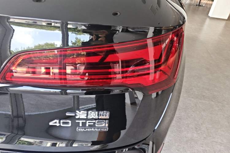 Used Audi Q5L 2025 quattro 45th Anniversary Edition 40 TFSI Luxury Dynamic Model Right Rear Taillight