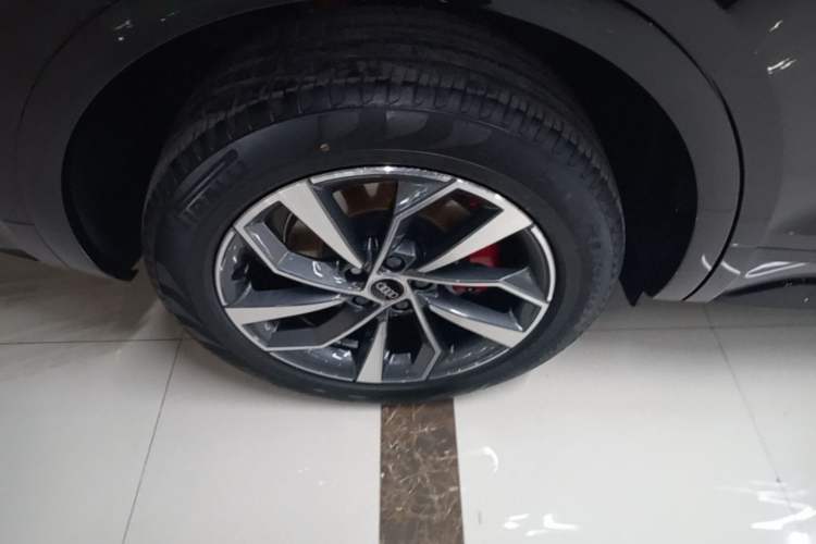 Used Audi Q5L 2025 40 TFSI Luxury Dynamic Edition Right Rear Wheel Hub