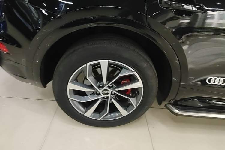 Used Audi Q5L 2025 40 TFSI Luxury Dynamic Edition Right Rear Wheel Hub