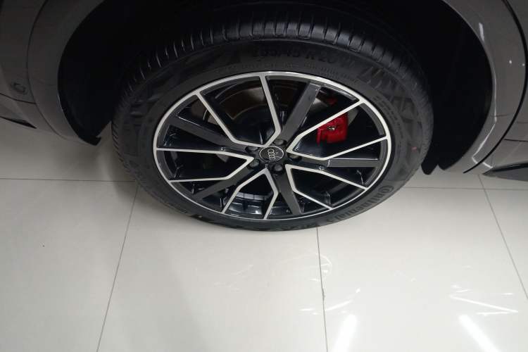 Used Audi Q5L 2025 quattro 45th Anniversary Edition 45 TFSI Luxury Dynamic Model Right Rear Wheel Hub