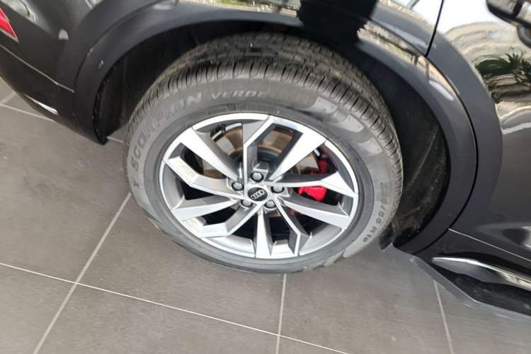 Used Audi Q5L 2025 40 TFSI Luxury Dynamic Edition Right Rear Wheel Hub
