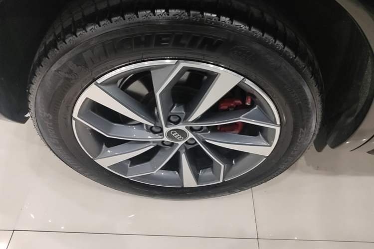 Used Audi Q5L 2025 40 TFSI Luxury Dynamic Edition Right Rear Wheel Hub
