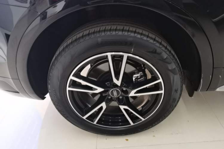 Used Audi Q5L 2025 quattro 45th Anniversary Edition 40 TFSI Sporty and Dynamic Model Right Rear Wheel Hub