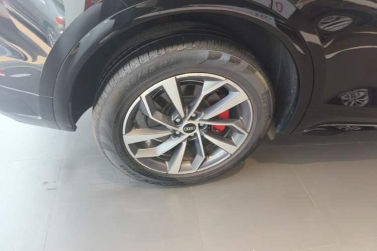 Used Audi Q5L 2025 40 TFSI Luxury Dynamic Edition Right Rear Wheel Hub