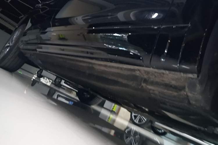 Used Audi Q5L 2025 40 TFSI Luxury Dynamic Edition Right Side Sill