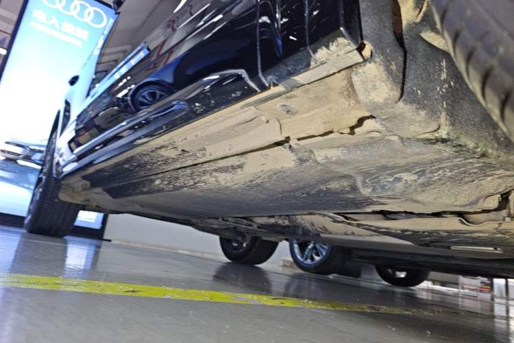 Used Audi Q5L 2025 quattro 45th Anniversary Edition 45 TFSI Luxury Dynamic Model Right Side Sill
