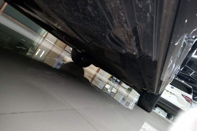 Used Audi Q5L 2025 quattro 45th Anniversary Edition 45 TFSI Luxury Dynamic Model Right Side Sill