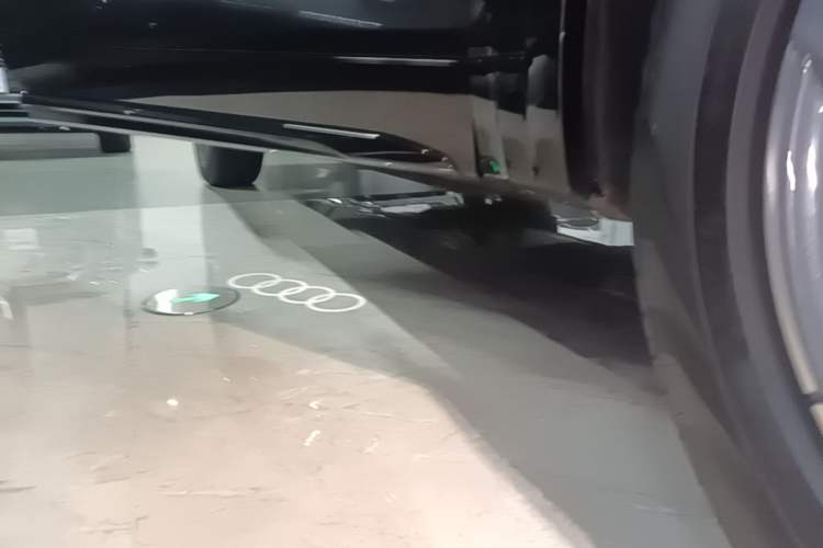 Used Audi Q5L 2025 quattro 45th Anniversary Edition 40 TFSI Luxury Dynamic Model Right Side Sill