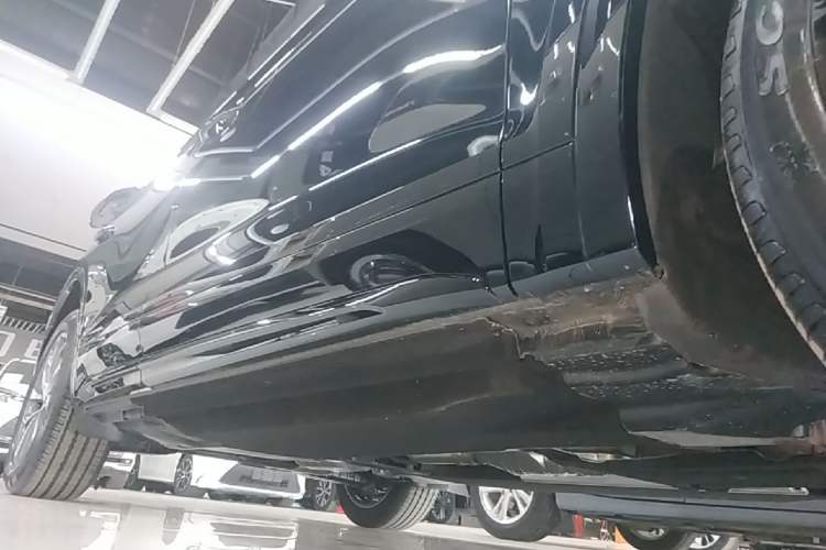 Used Audi Q5L 2025 quattro 45th Anniversary Edition 40 TFSI Luxury Dynamic Model Right Side Sill