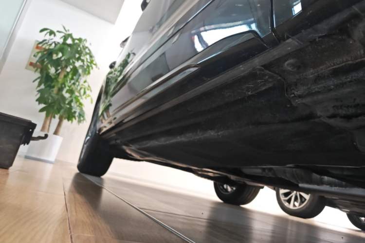 Used Audi Q5L 2025 quattro 45th Anniversary Edition 40 TFSI Luxury Dynamic Model Right Side Sill