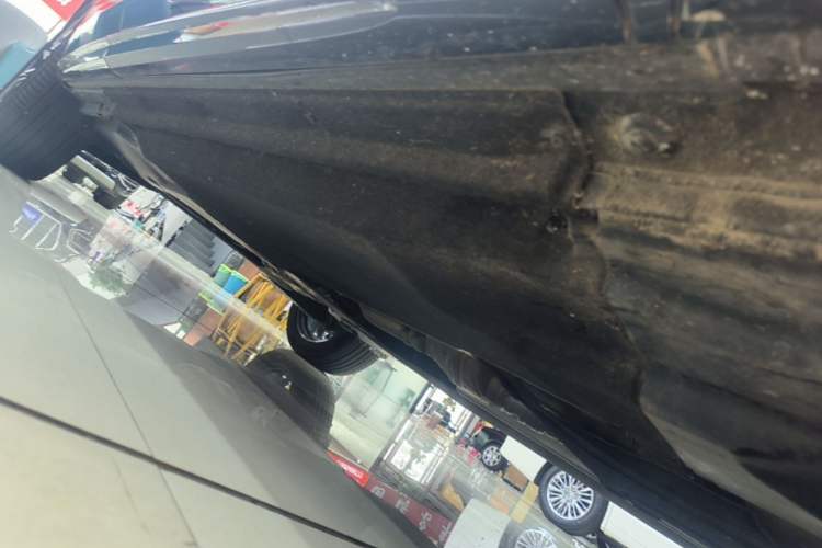 Used Audi Q5L 2025 40 TFSI Luxury Dynamic Edition Right Side Sill