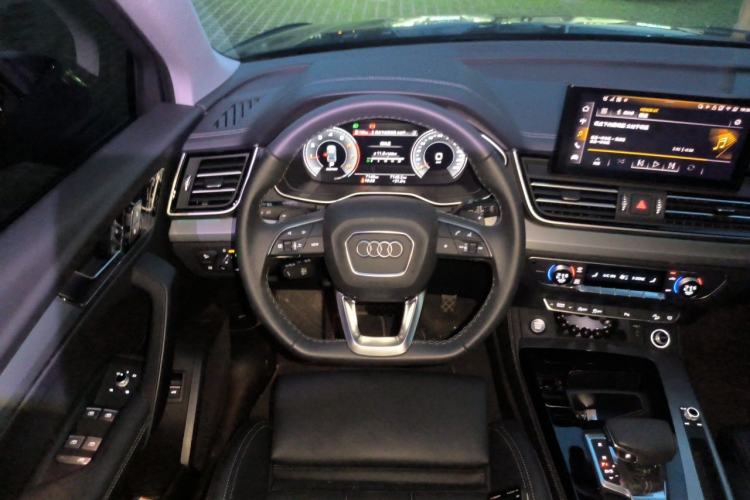 Used Audi Q5L 2025 40 TFSI Fashionable and Dynamic Edition Steering Wheel