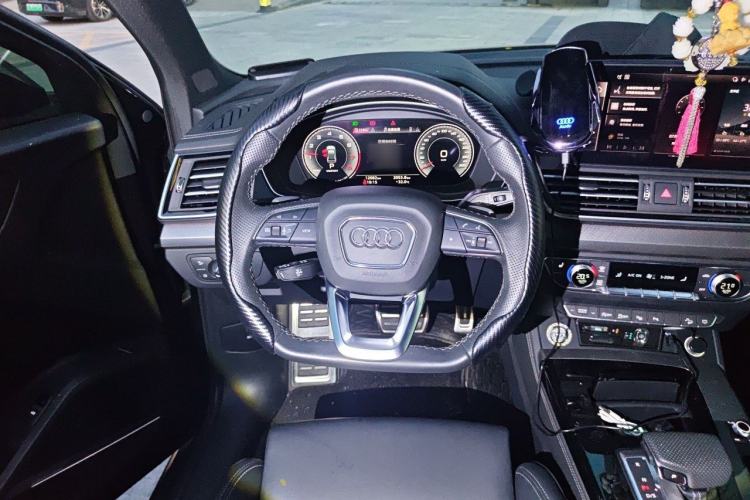 Used Audi Q5L 2025 quattro 45th Anniversary Edition 45 TFSI Luxury Dynamic Model Steering Wheel