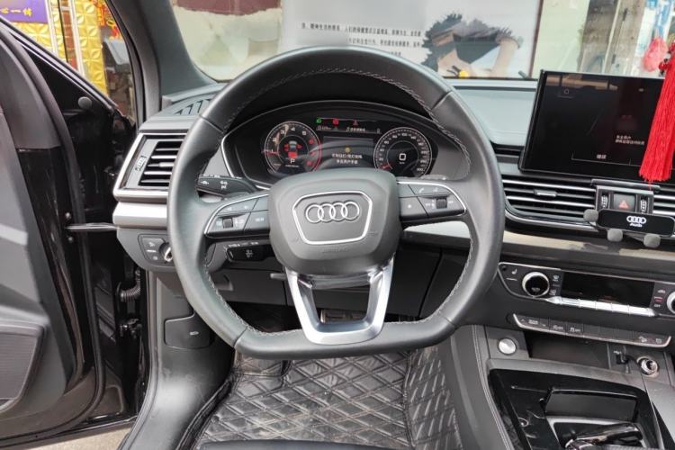 Used Audi Q5L 2025 40 TFSI Fashionable and Dynamic Edition Steering Wheel