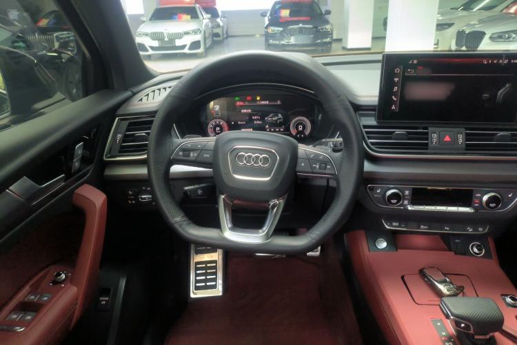 Used Audi Q5L 2025 quattro 45th Anniversary Edition 40 TFSI Luxury Dynamic Model Steering Wheel