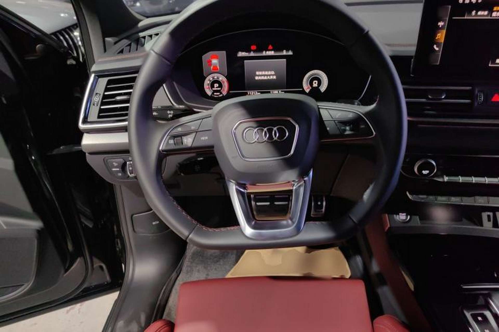 Used Audi Q5L 2025 quattro 45th Anniversary Edition 40 TFSI Luxury Dynamic Model Steering Wheel