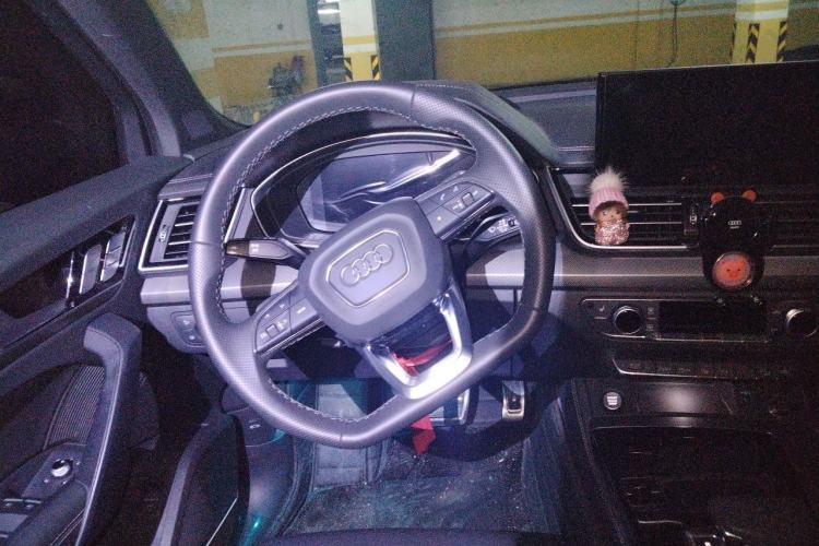 Used Audi Q5L 2025 quattro 45th Anniversary Edition 45 TFSI Luxury Dynamic Model Steering Wheel